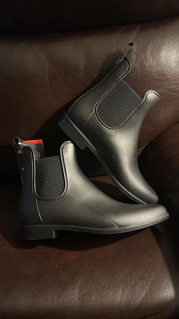 NWT black rain boots size 11