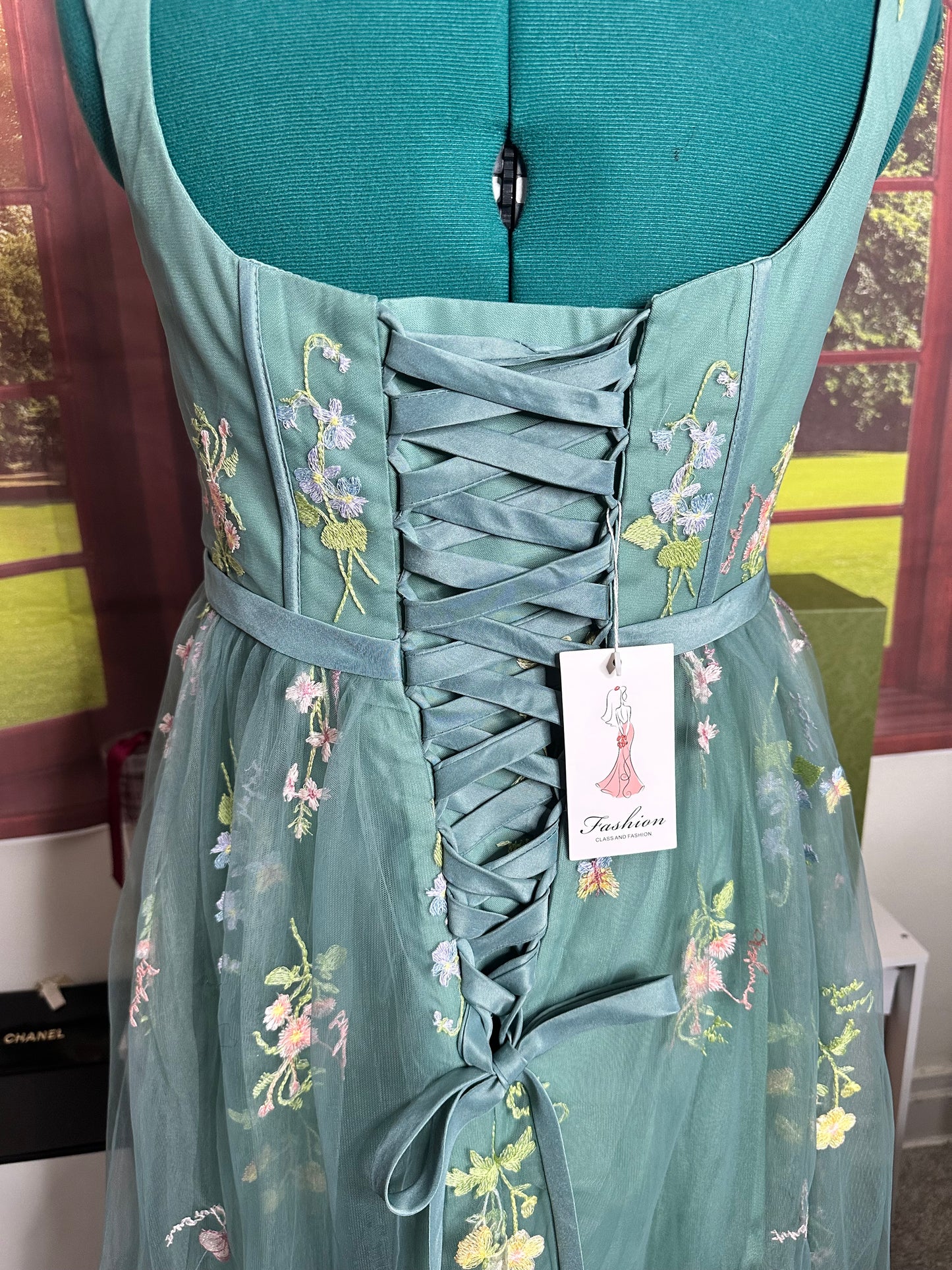 Sage green chiffon, midi dress with corset back, and embroidered detailed. Size 14.￼