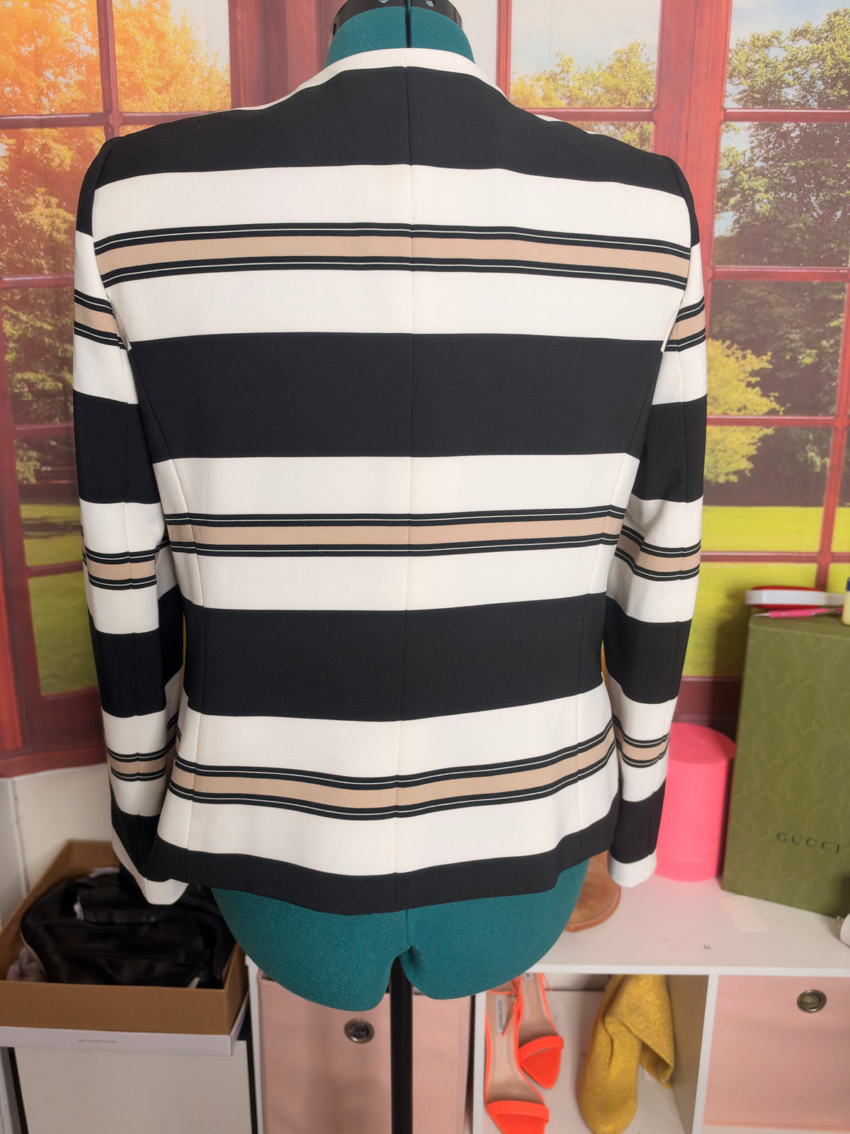 Tahari blazer sz 8