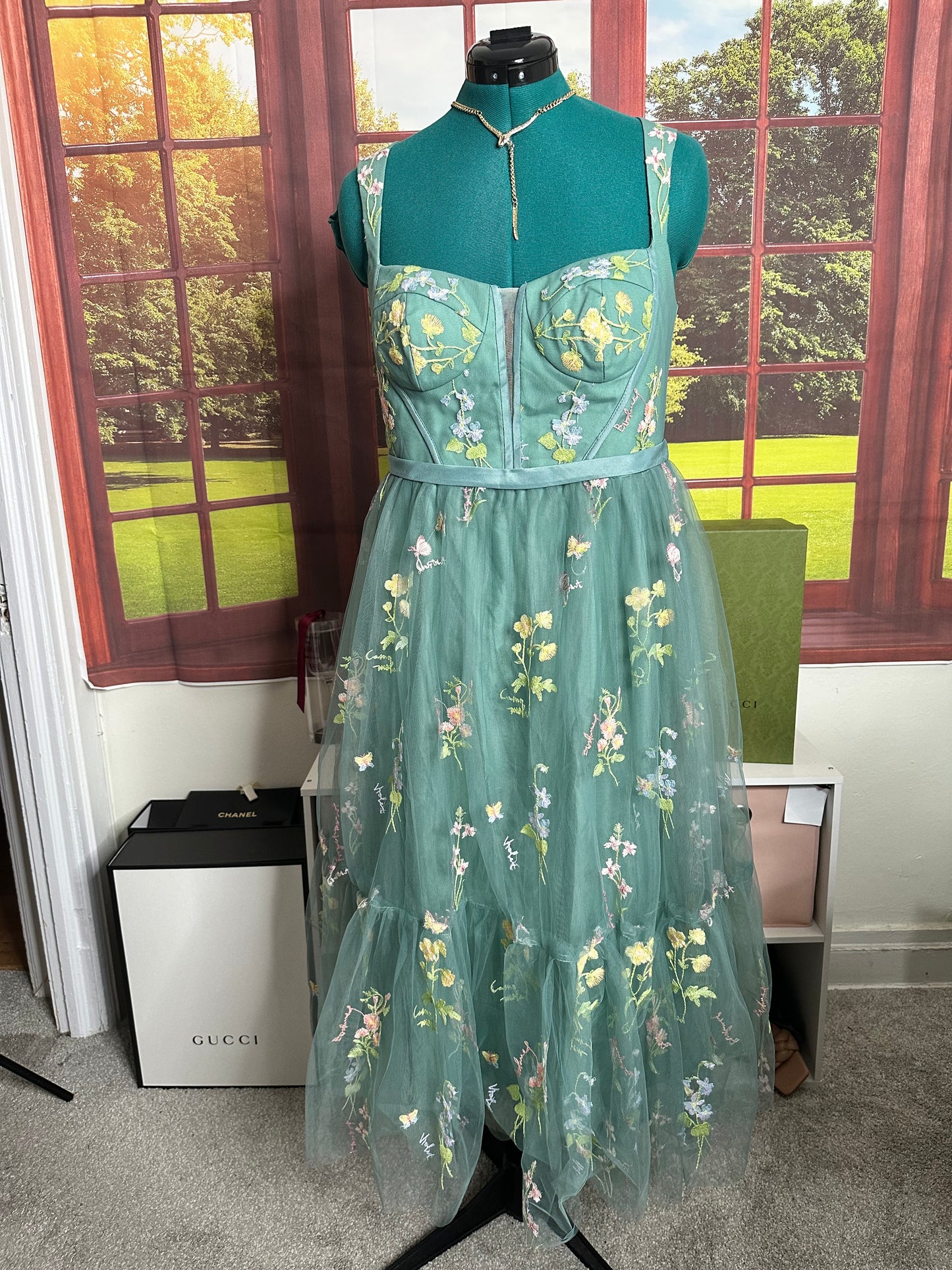 Sage green chiffon, midi dress with corset back, and embroidered detailed. Size 14.￼