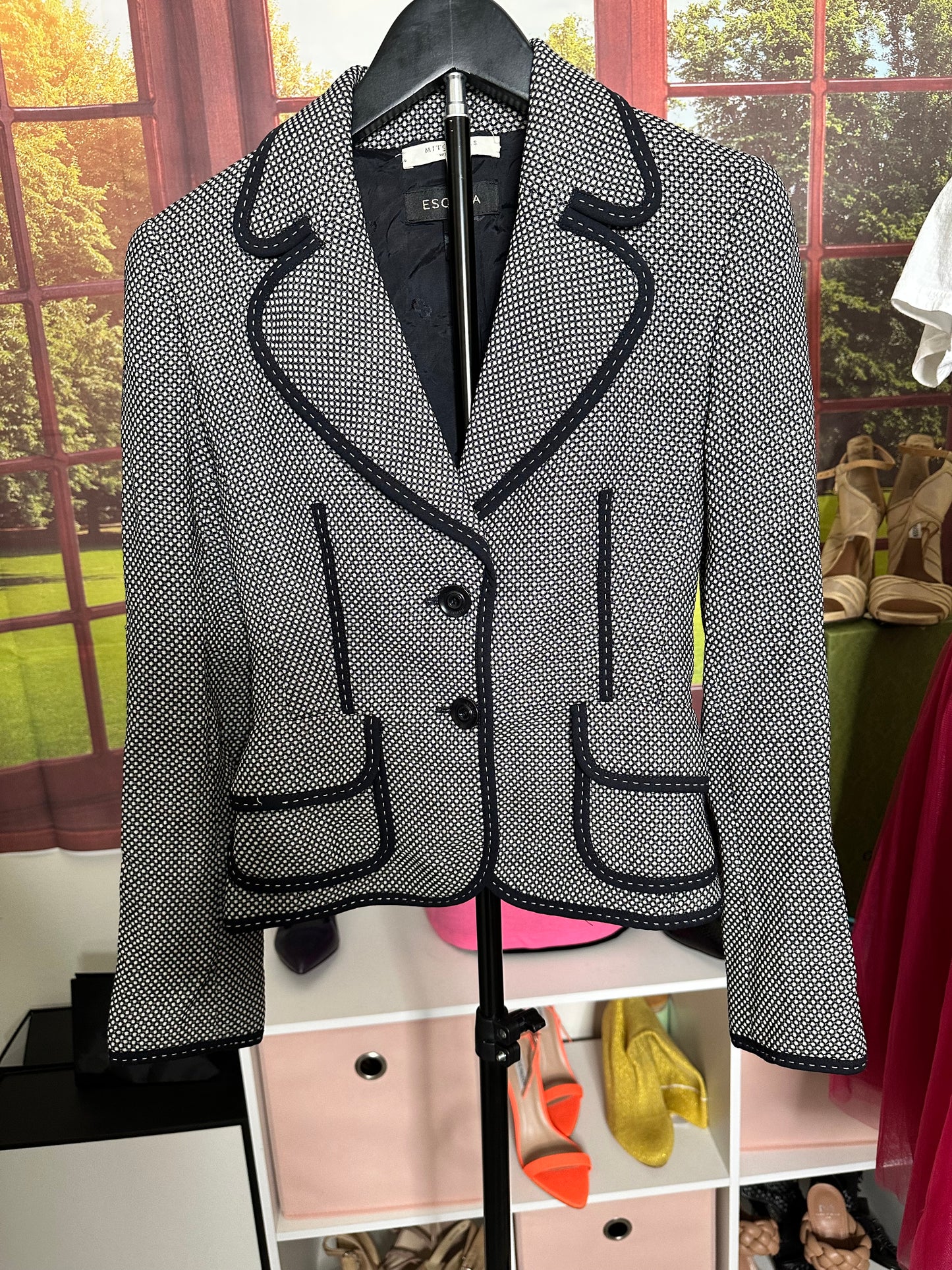 Escada Black and white Piped Tailored blazer sz 34 (XS)