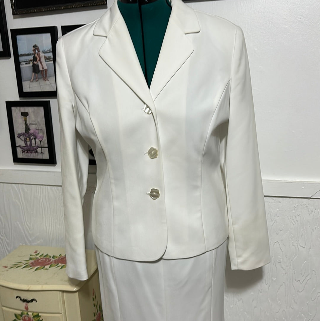 MetroStyle White suite Sz 12P