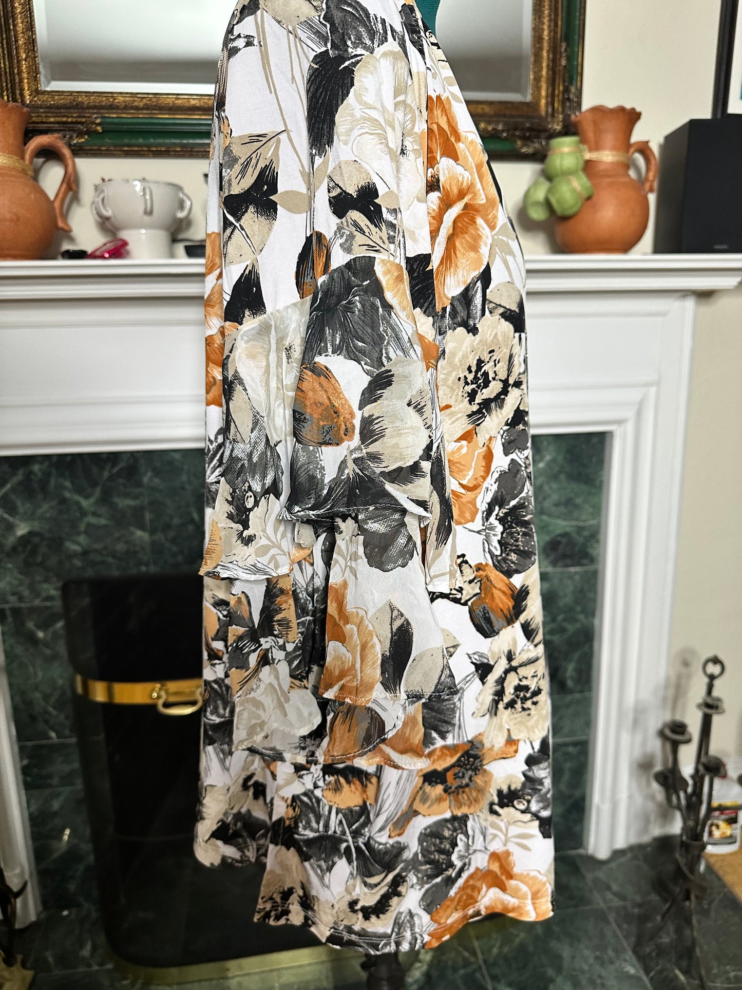 Susan Graver Blk/Orange Floral top ruffle sleeves sz 3X
