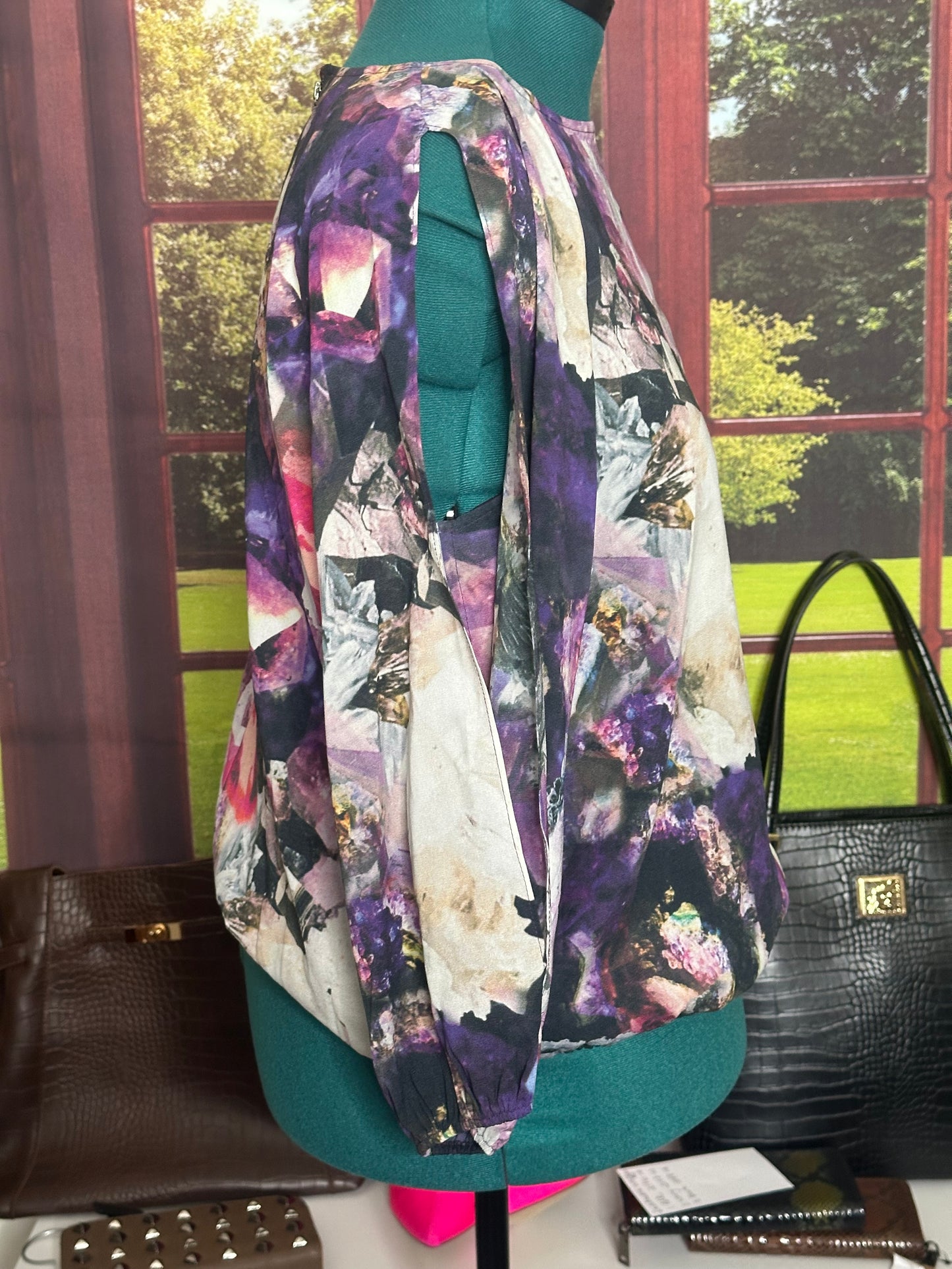 Alice + Olivia Purple print split sleeves blouse sz L