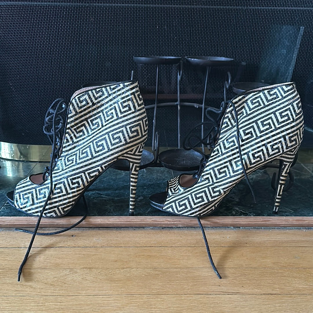 Cream/black lace up pumps sz 11