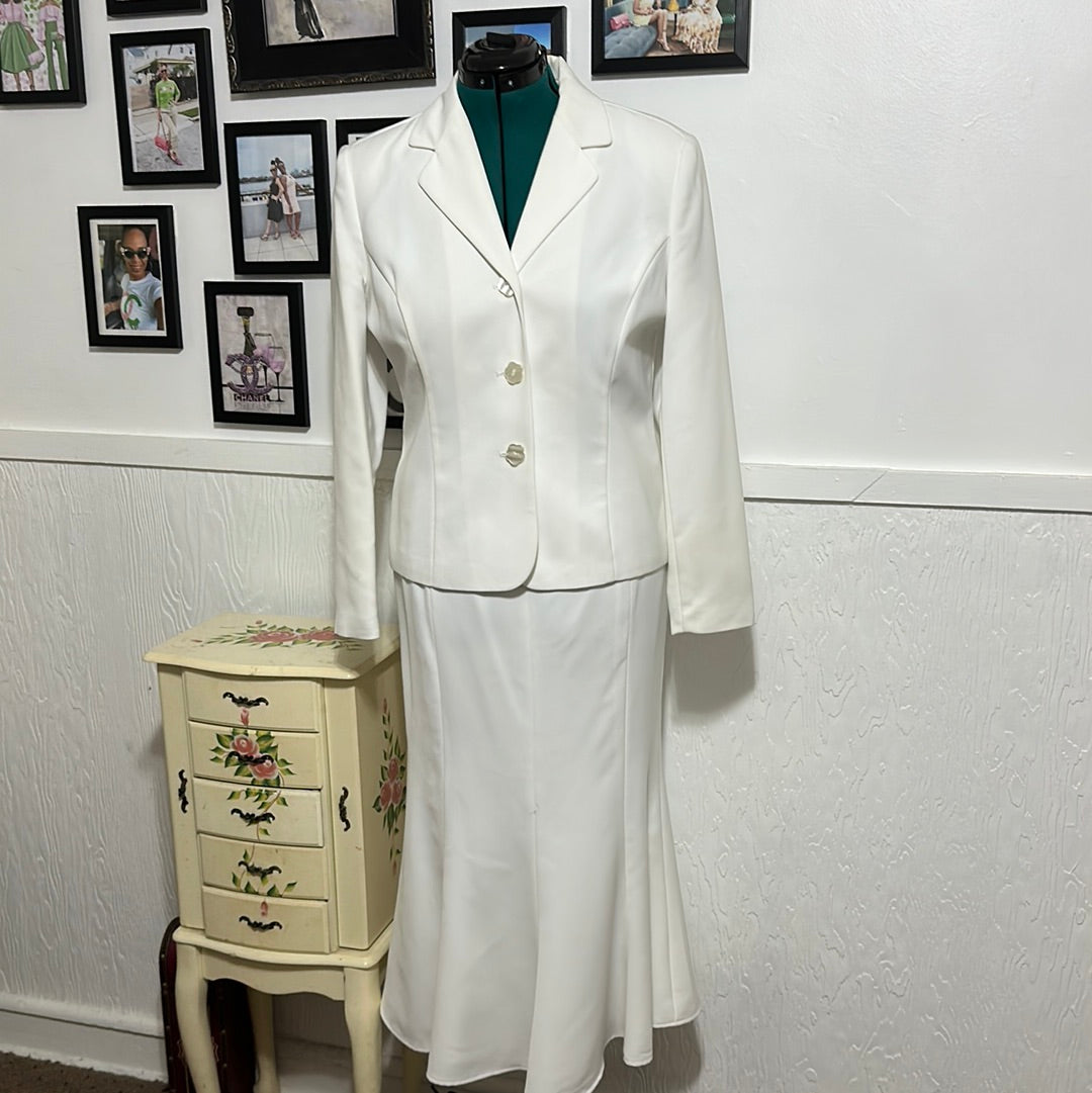 MetroStyle White suite Sz 12P