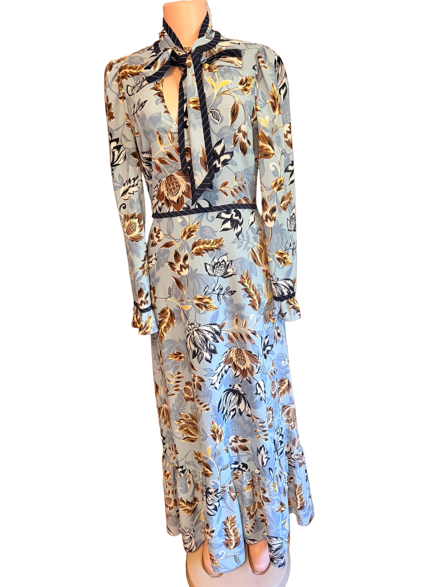 BCBGMAXAZRIA features ruffled long Sz 8