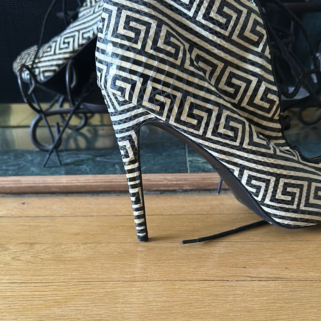 Cream/black lace up pumps sz 11