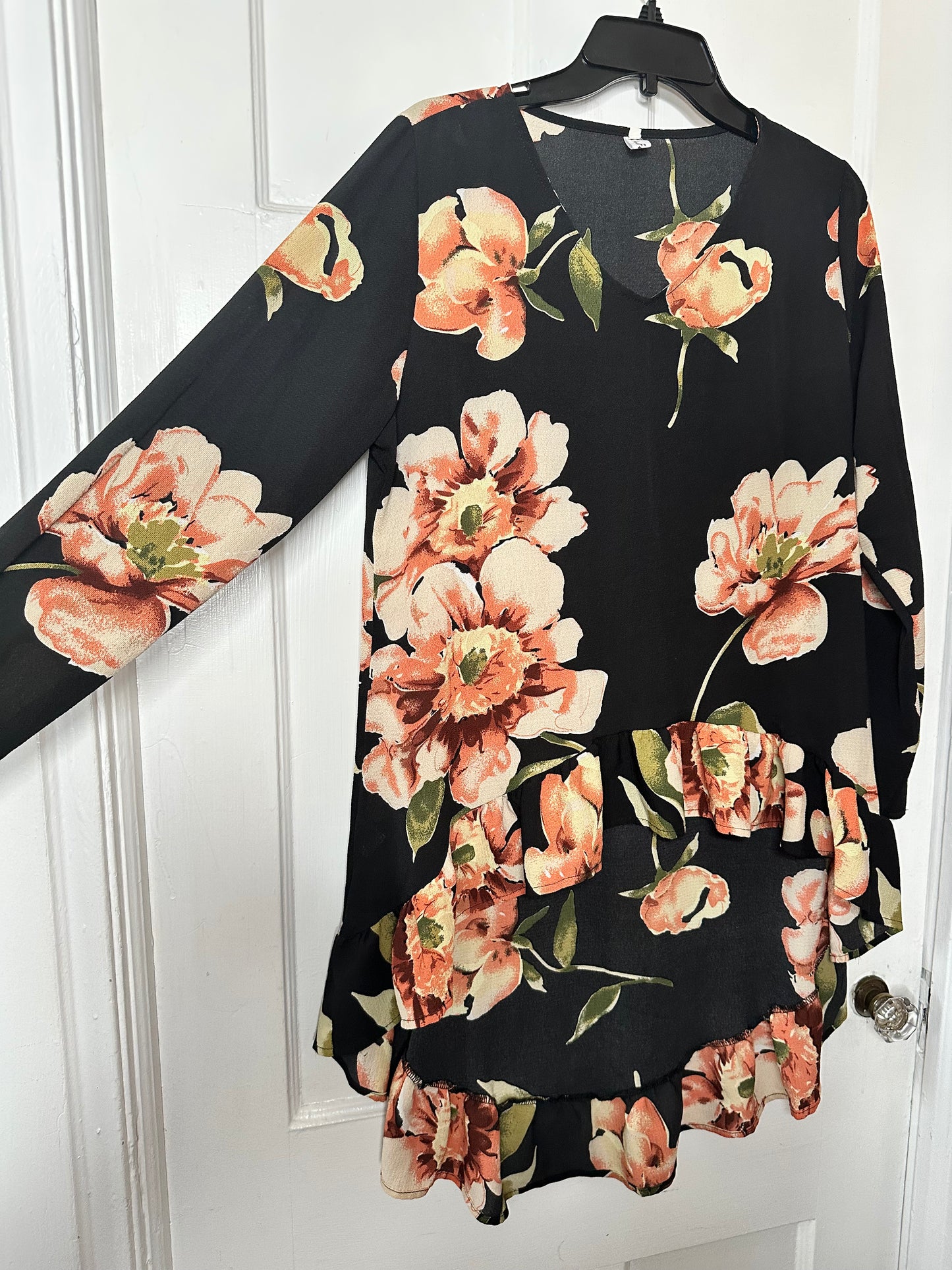 Black Floral hi/lo top sz XL