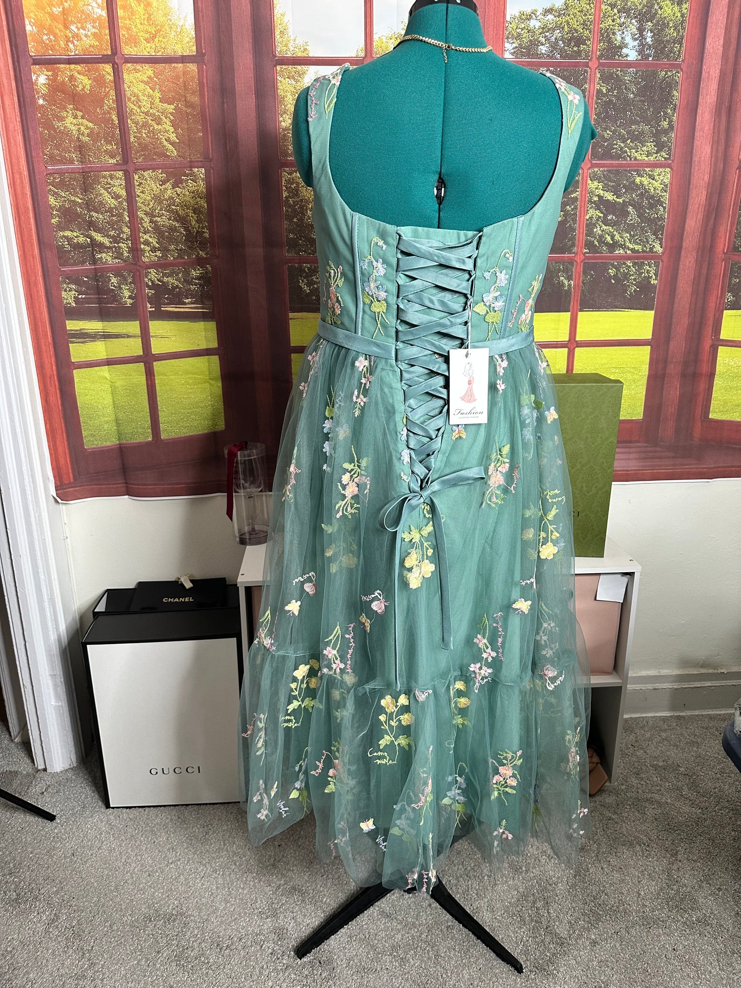 Sage green chiffon, midi dress with corset back, and embroidered detailed. Size 14.￼