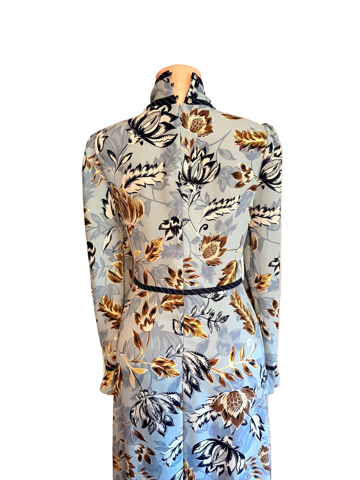 BCBGMAXAZRIA features ruffled long Sz 8