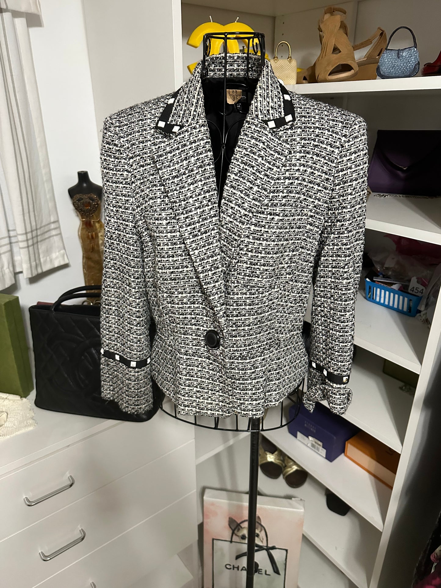 1206 BeBe B/W blazer  W/Studs  Sz 10
