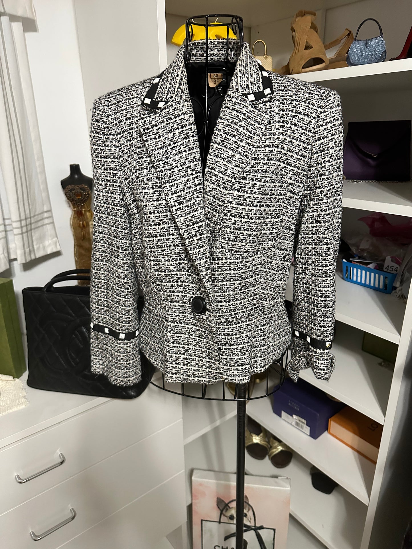 1206 BeBe B/W blazer  W/Studs  Sz 10