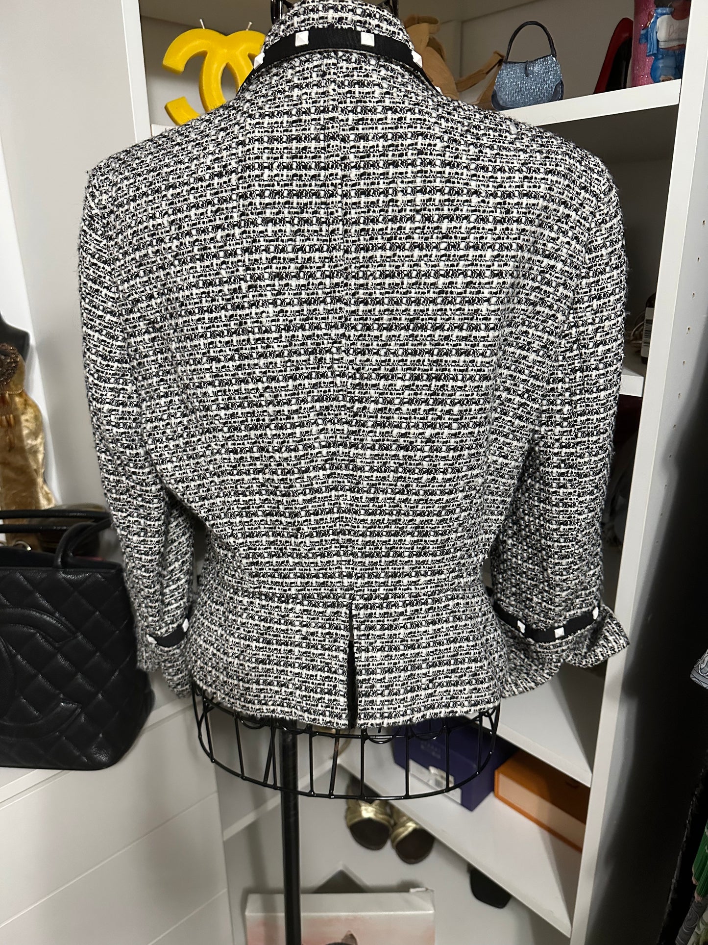 1206 BeBe B/W blazer  W/Studs  Sz 10
