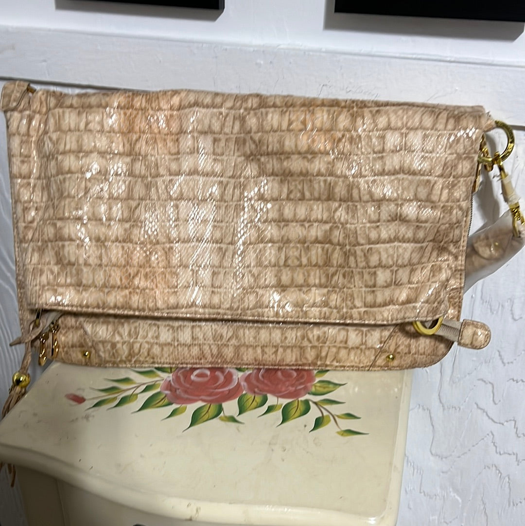 10.31 NO LABEL GOLD PURSE W/ADORNMTS