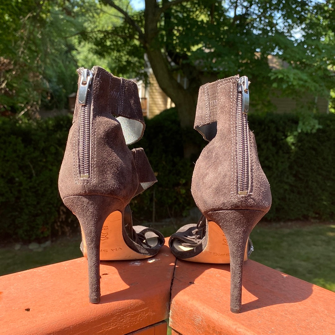 S727 VIA SPIGA GREY SUEDE SANDALS W/ TASSELS SZ 10