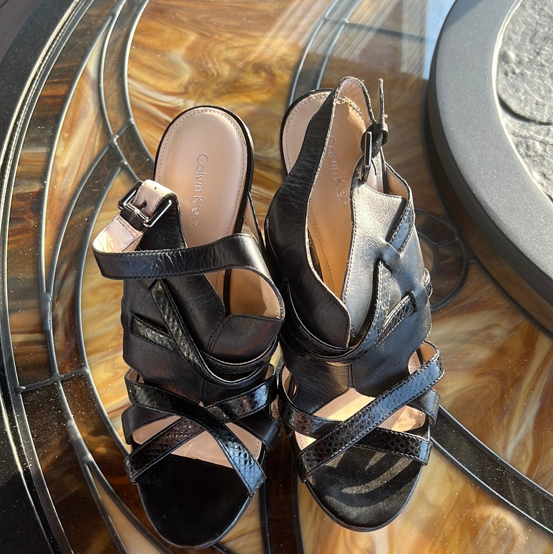 Pre Loved Blk Sz 10 sandals